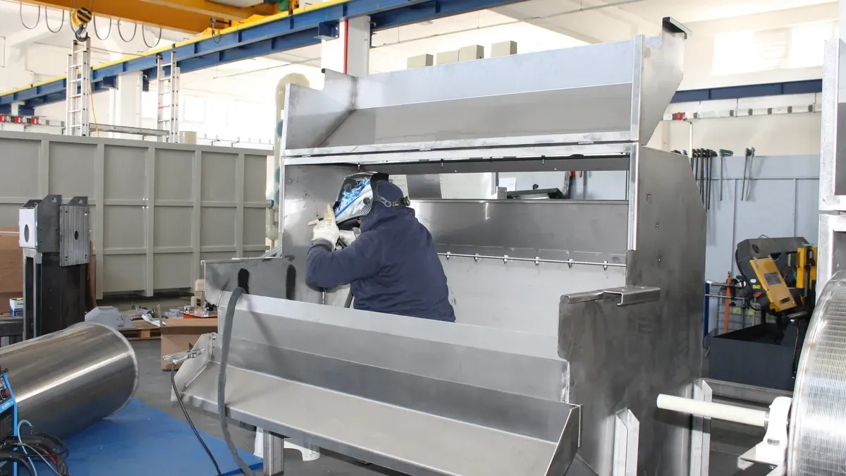 Galvanizing equipment
